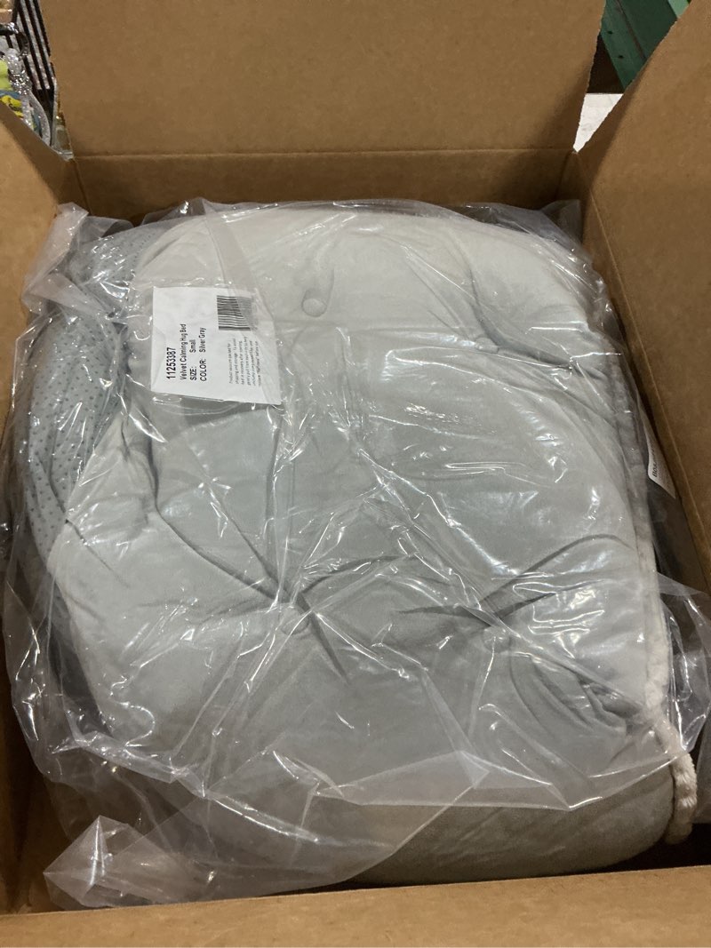 Condition photo showing New/Like New for Furhaven 18" Round Pet Bed for Indoor Cats & Small Dogs, 100% Washable, For Pets Up to 14 lbs - Minky Plush & Velvet Hug Bed - Silver Gray, 18-inch Small Hug Bed - Minky & Velvet (Silver Gray)