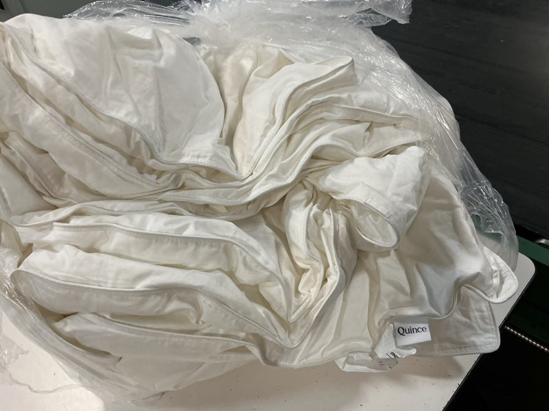 Condition photo showing Good Condition for premium down alternative comforter, king/cal king, white
