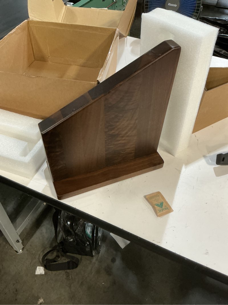Condition photo showing New/Like New for quince magnetic knife block, one size, walnut