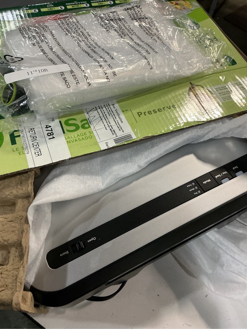 Condition photo showing Good Condition for  foodsaver 14-piece starter kit with vacuum seal roll and bags