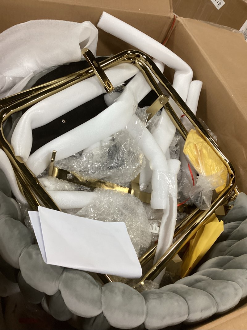 https://lotting-media.assets.bidfta.com/lotting_cdc6ed33-a6aa-4a2f-9178-82a17ceb704a