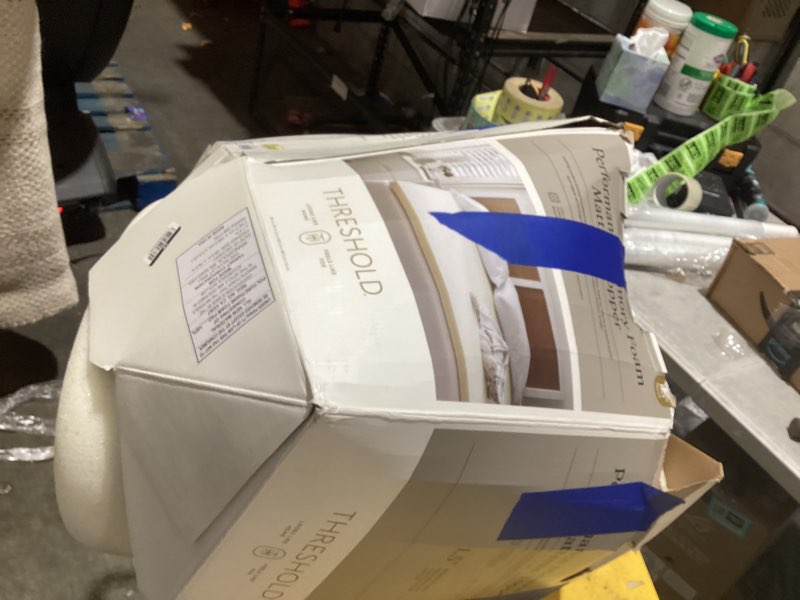 Condition photo showing Good Condition for queen 1.5" performance memory foam mattress topper - threshold™