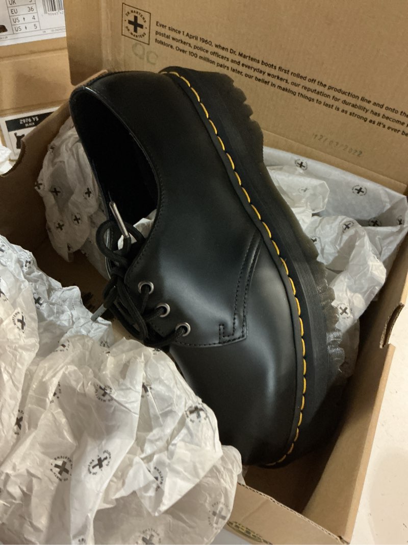 Condition photo showing Good Condition for dr. martens womens 1461 quad smooth leather platform shoes(size hombre 10/women 11)color black )