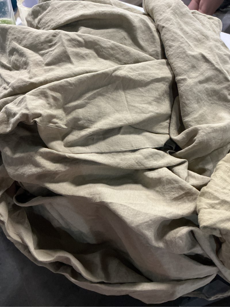 Condition photo showing As Is for european linen duvet cover (full / queen )