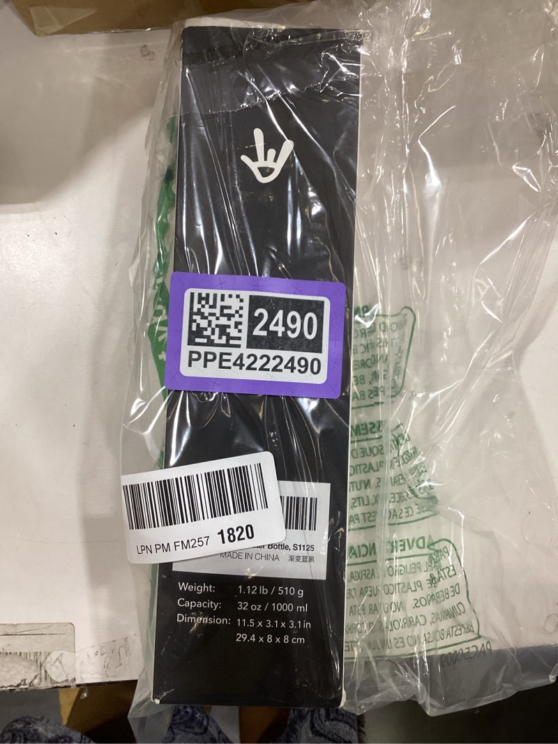 Condition photo showing Good Condition for 32 oz insulated water bottle 