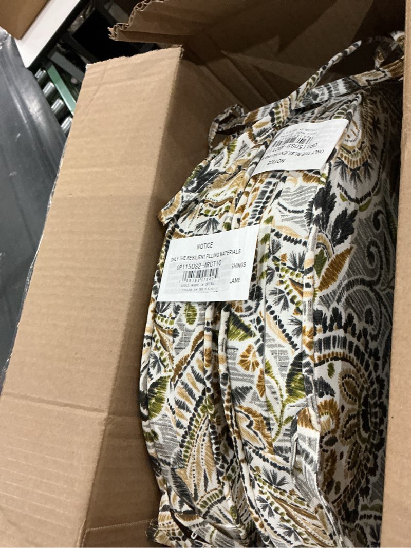 Condition photo showing Good Condition for 18 in. x 18 in. arctic paisley round outdoor seat cushion (2-pack)