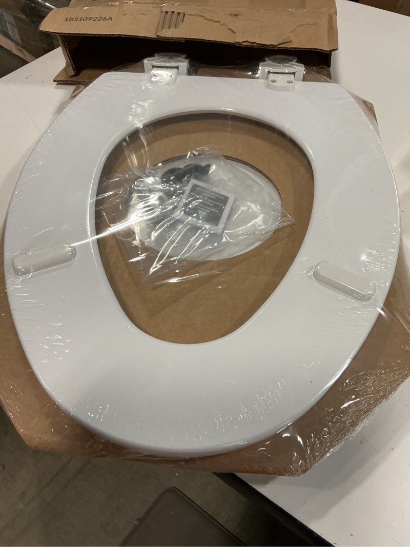 Condition photo showing New/Like New for bemis 1500ec 390 lift-off wood elongated toilet seat, cotton white (pack of 1)