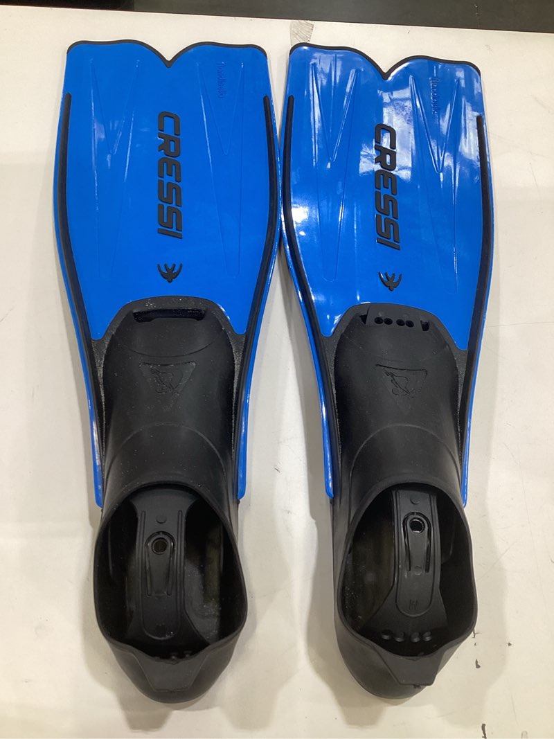 Condition photo showing As Is for cressi adult snorkeling full foot pocket fins, good thrust, light fin, rondinella: designed and made in italy blue eu 37/38 | us man 5/6 | us lady 6/7