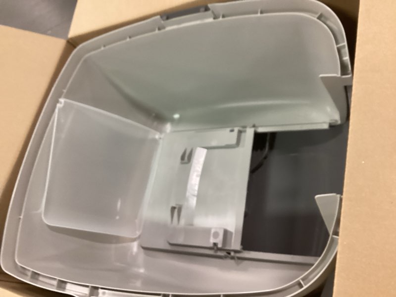 Condition photo showing Good Condition for IRIS USA Jumbo Hooded Cat Litter Box with Litter Scoop, Gray