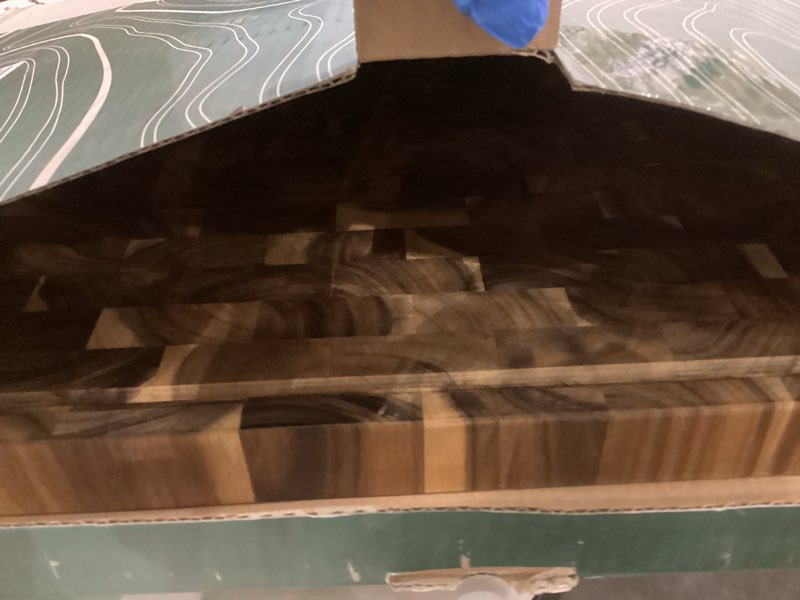 Condition photo showing Good Condition for EZ FURNITURE 24 x 18 Inch Extra Large Acacia Wood Cutting Board  End Grain Cutting Board with Juice Groove and Handles  Large Wooden Cutting Board  Wooden Chopping Board for Meat  Vegetables  Fruit