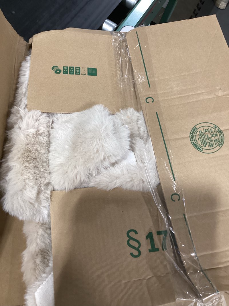 Ghouse Ultra Soft Faux Rabbit Fur Rug, Machine Washable Area Rugs for Bedroom Fluffy Rugs for Living