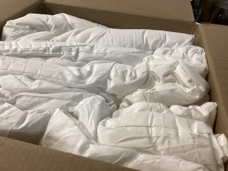 Condition photo showing Good Condition for Cottonight White Comforter Sets Queen Pure White Bedding Comforter Queen Size Quilts Blanket Ultra Soft Breathabe Solid Bedding Set for Women Men Adults Teens 1-white Queen