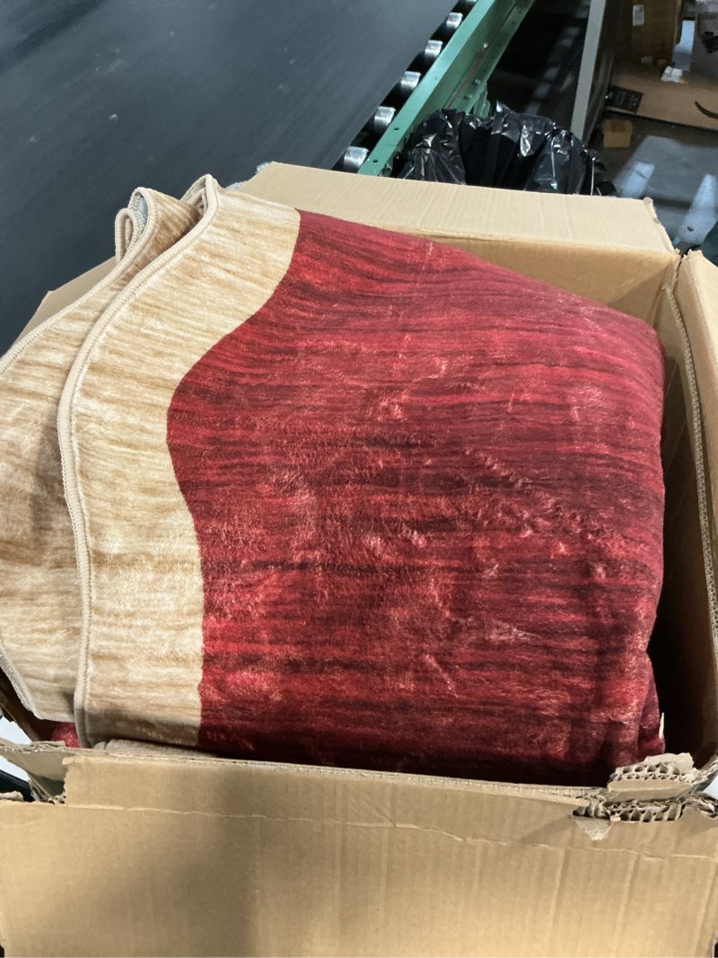 Condition photo showing As Is for (SIMILAR PHOTO) GarveeHome Washable Rug 8x10 Area Rugs for Bedroom Farmhouse Scalloped Living Room Rug Non Slip Large Area Rug Low Pile Throw Rugs Stain Resistant Carpet for Dining Room, Green 8 ft x10 ft Christmas Red 8' x 10' (Rectangular)