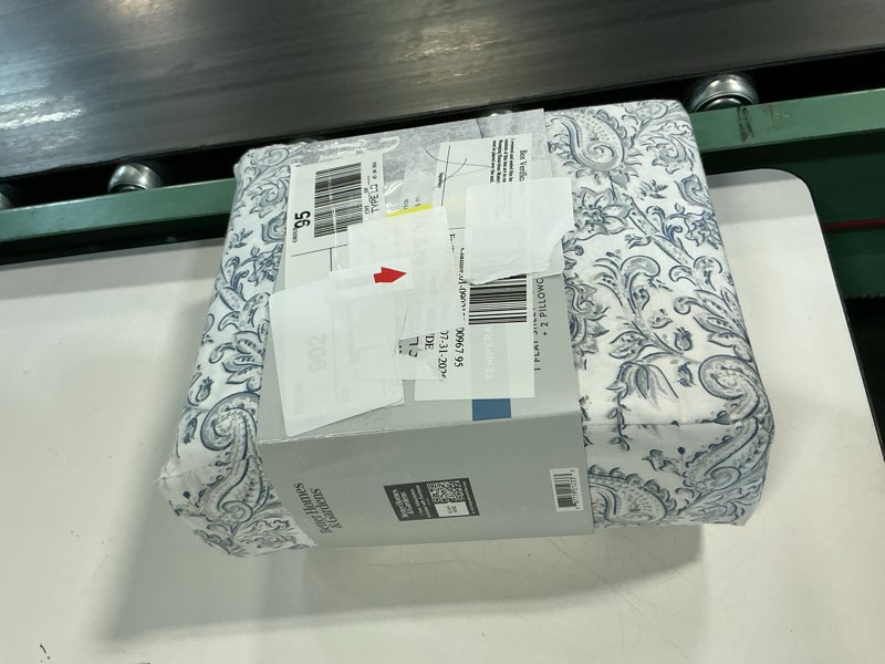 Condition photo showing Good Condition for better homes & gardens 4-piece 400 thread count paisley green river performance bed sheet set  queen