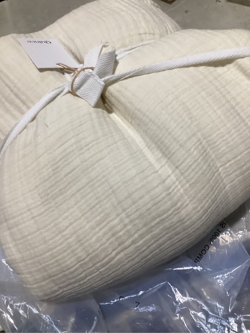 Condition photo showing Good Condition for european linen blanket, king