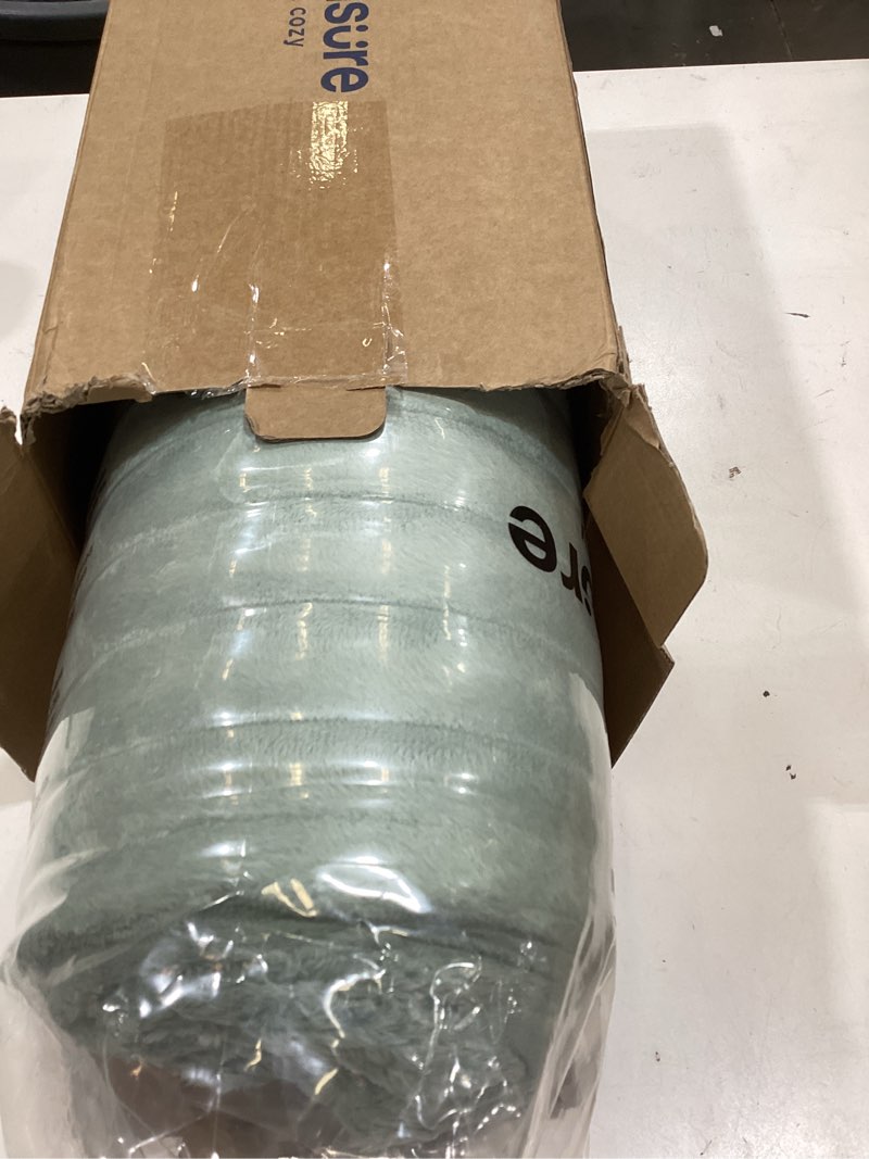 Condition photo showing New/Like New for Bedsure GentleSoft King Size Blanket for Bed - Cozy Soft Blankets for Women, Cute Large Fleece Throws for Girls, Sage Green, 108x90 Inches Green King (108" x 90")