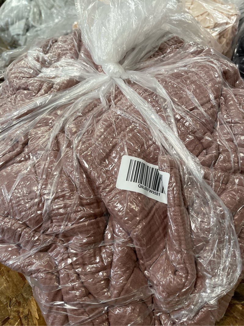 Condition photo showing Good Condition for organic airy gauze box quilt, twin, fig