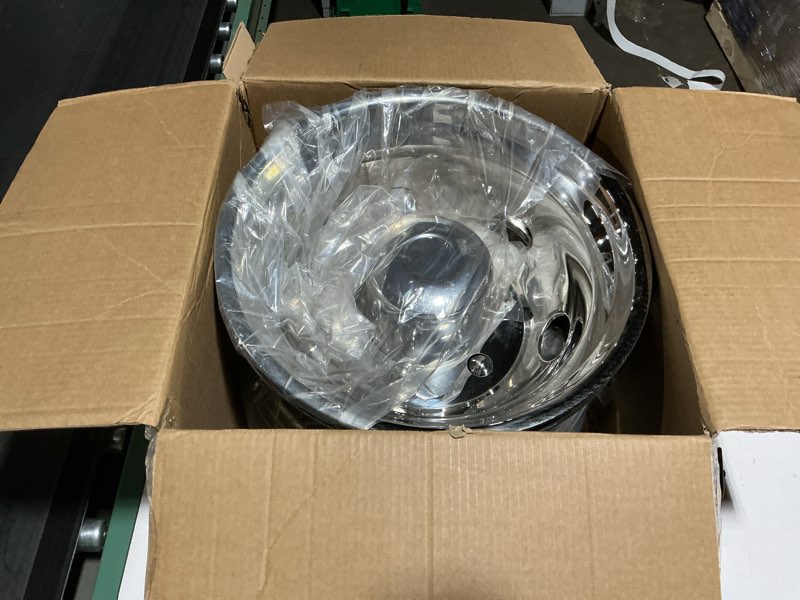 Condition photo showing Good Condition for hightall 19.5“ wheel simulators 6 lug 6 vent holes,stainless steel hubcaps, bolts on,compatible with 1995-2025 isuzu frr/npr/nqr/fsr lo-pro and chevy gmc w4500/w5500 19.5"for isuzu