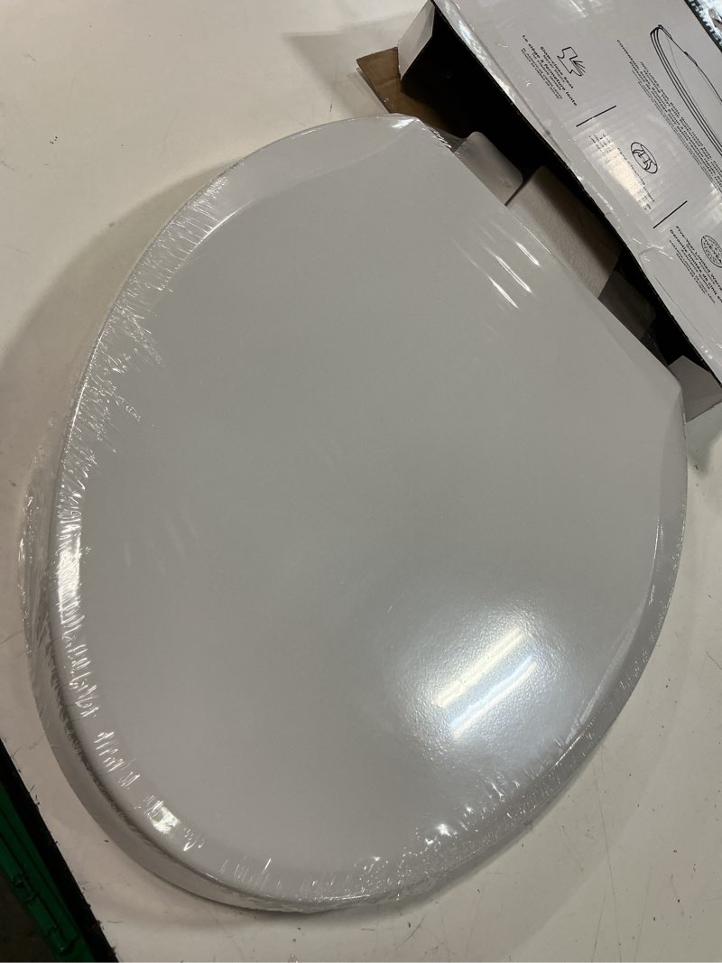 Condition photo showing New/Like New for american standard bedminster wood white elongated soft close toilet seat