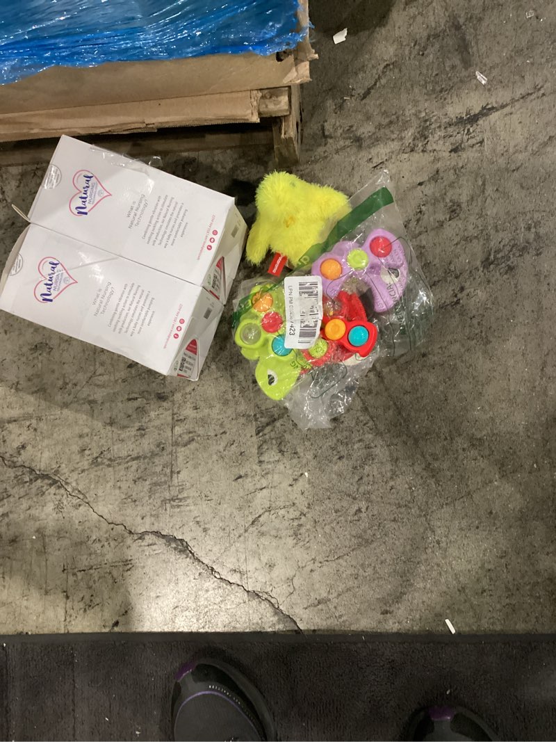 Condition photo showing Good Condition for assorted lot of baby items (baby clothes, baby accessories, baby toys)