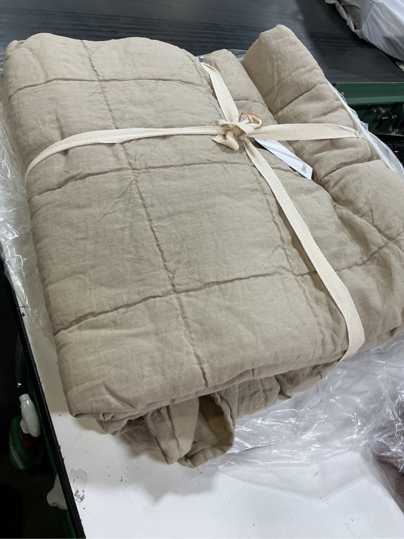 Condition photo showing Good Condition for lightweight european linen box quilt color: ivory size: king/cal king
