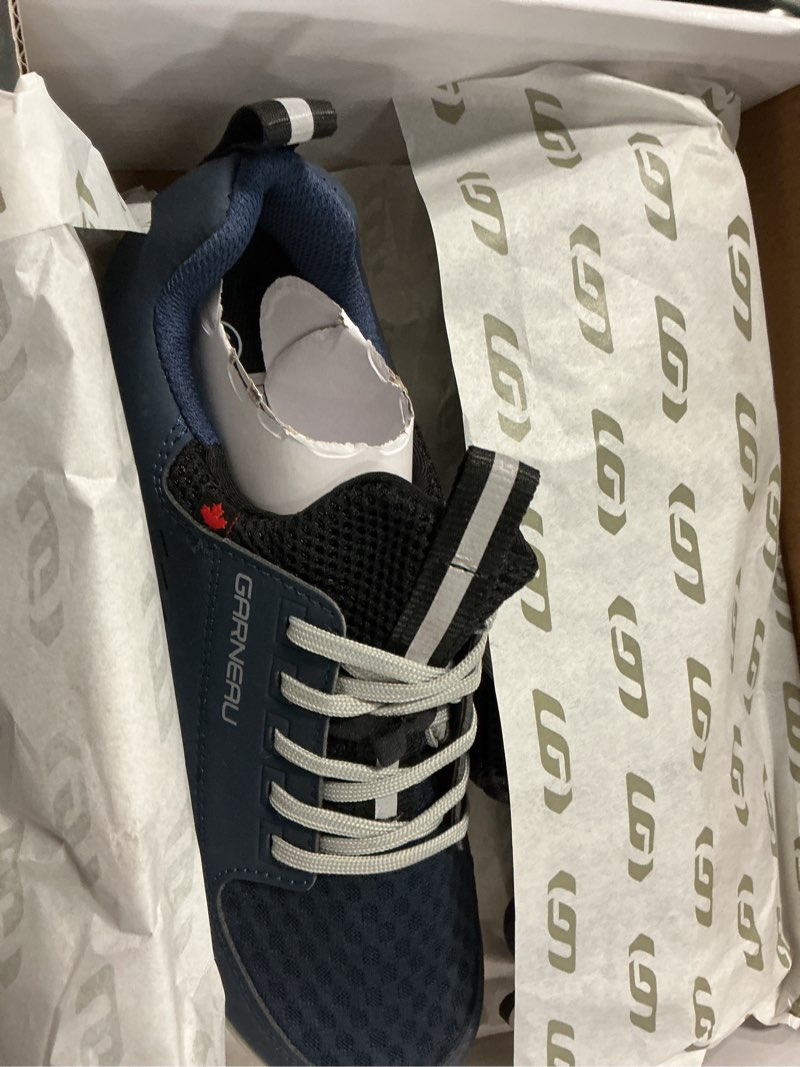 Condition photo showing New/Like New for garneau women's deville shoes