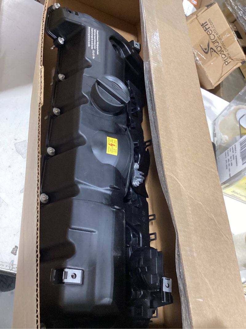 Condition photo showing As Is for n52 engine valve cover for bmw e70 e82 e90 e91 z4 x3 x5 128i 328i 528i 535i 328xi 528xi 328i xdrive 528i xdrive replaces# 11127552281 11127582245