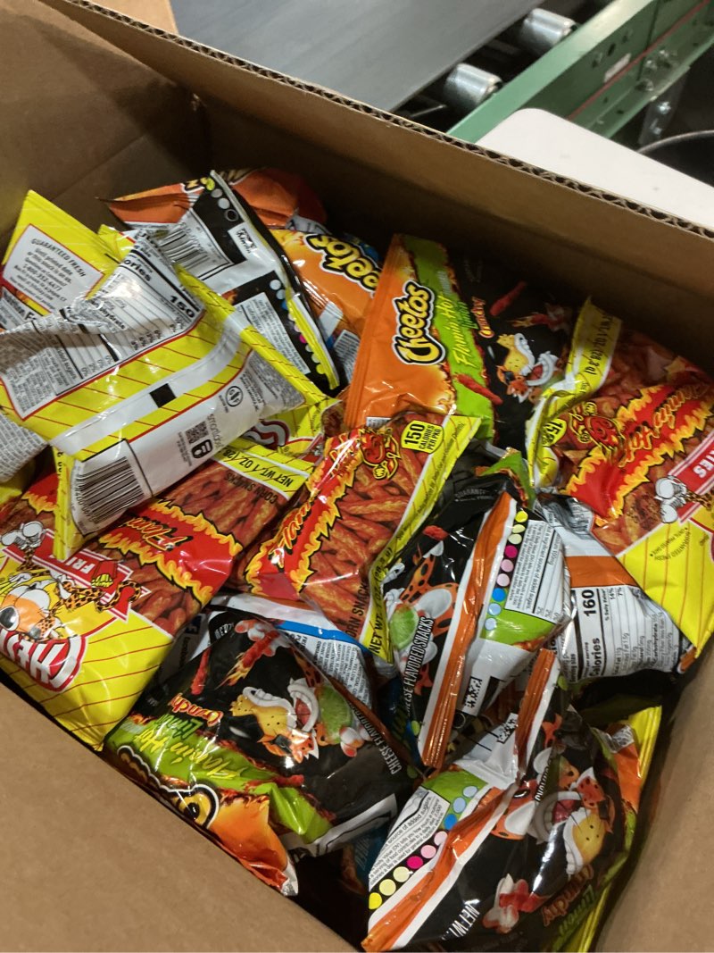Condition photo showing Good Condition for (Use BY :06/03/2025)Frito-Lay Flamin' Hot Mix, Variety Pack, 3.34 Pounds, (Pack of 40), Packaging May Vary Flamin' Hot Mix 40 Count (Pack of 1)