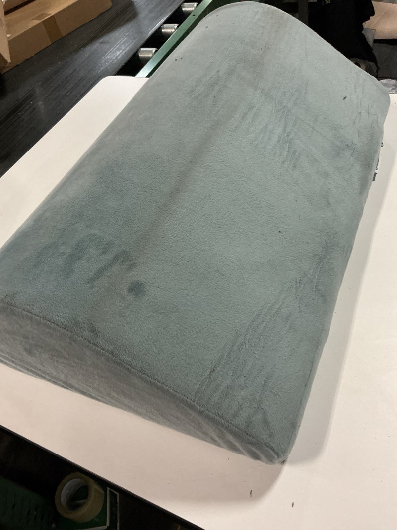 Condition photo showing As Is for Knee Wedge Pillow for Post-Surgery Recovery-Leg Elevation Support for Sleep Position, Alleviating Lower Back & Hip Pain Enhancing Circulation in Ankles Legs Triangle Pillow with Removable Cover Gray 21.6*17.8*6.9 Inch?for height over 5'3"?