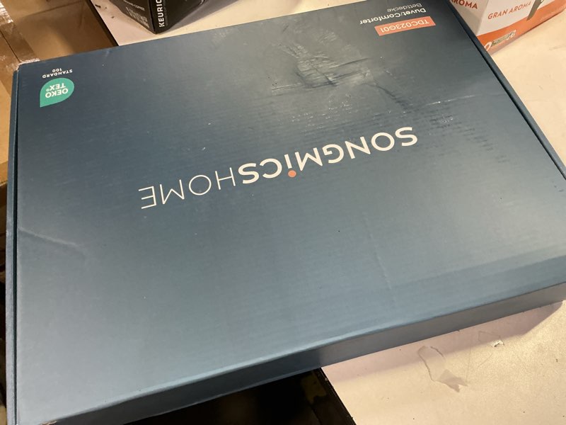 Condition photo showing New/Like New for SONGMICS HOME Down Alternative Microfiber Reversible Comforter Queen, All Season Lightweight Cooling Comforter for Night Sweats Hot Sleeper, Plush Fuzzy Cozy Blanket, Q-Max 0.43, Dove Gray UTDC023G01