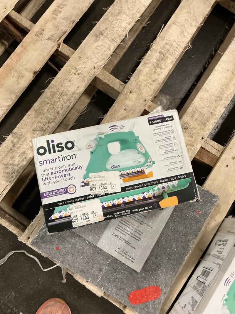 Condition photo showing New/Like New for exclusive missouri star oliso iron