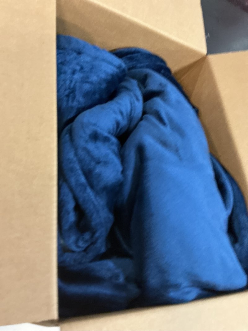 Condition photo showing item condition for Utopia Bedding Sherpa Bed Blanket King Size Navy 480GSM Plush Blanket Fleece Reversible Blanket for Bed and Couch (90x102 Inches)