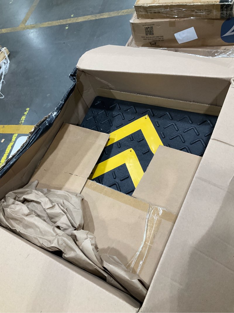 Condition photo showing Good Condition for rubber curb ramp, 6" rise height 2 pack, heavy-duty 11000 lbs/5 t capacity threshold ramps for sidewalks, 17.13" l x 13" w driveway curb ramps with deepened anti-slip texture for cars