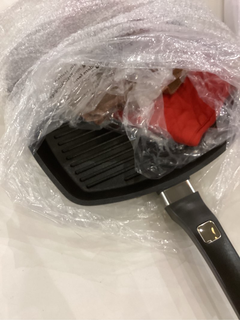 Condition photo showing Good Condition for Moss & Stone Aluminum Nonstick Grill Pan for Stove Tops, Versatile Griddle Skillet with Pour Spouts, 11 Inch Square Grill Pan Big Cooking Surface, Durable Skillet For Indoor Cooking & Outdoor Grilling Square Grill Pan Regular Handle Design