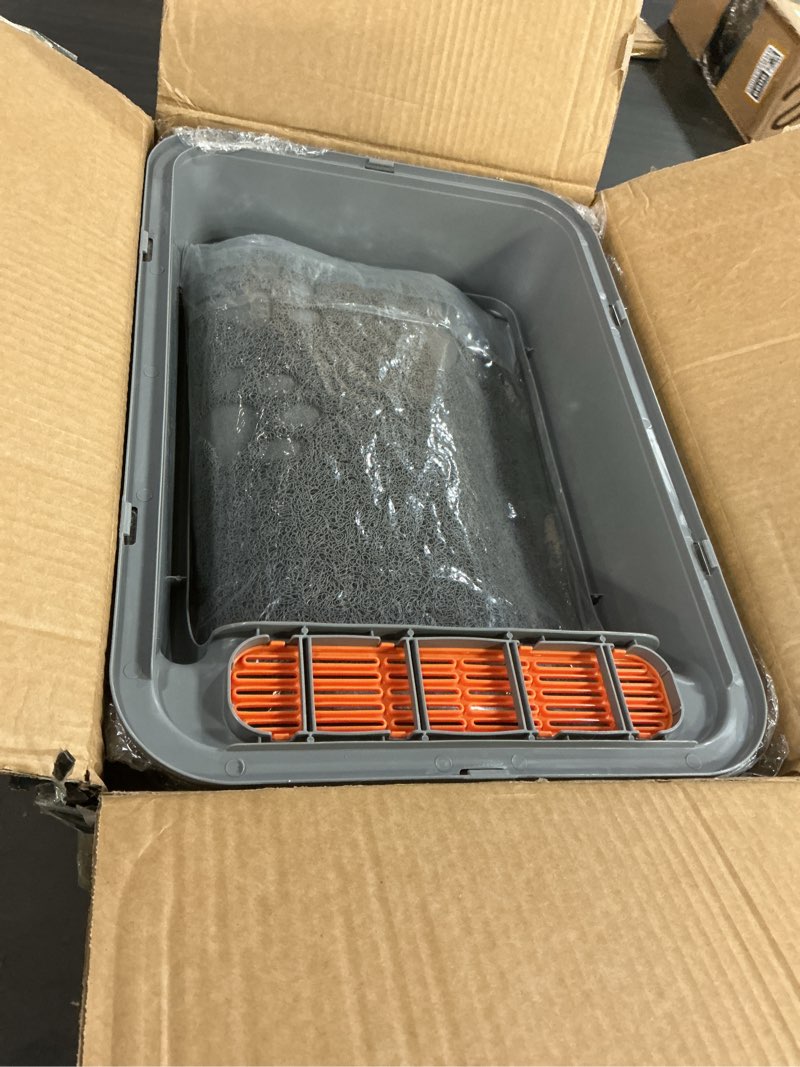 Condition photo showing Good Condition for stainless steel sifting litter box with lid, large sifting cat litter box for pine pellets & big cats,metal pellet sifter litter pan system for odor control,sifting box liners & scoop l:19.7''×13.8''×10''