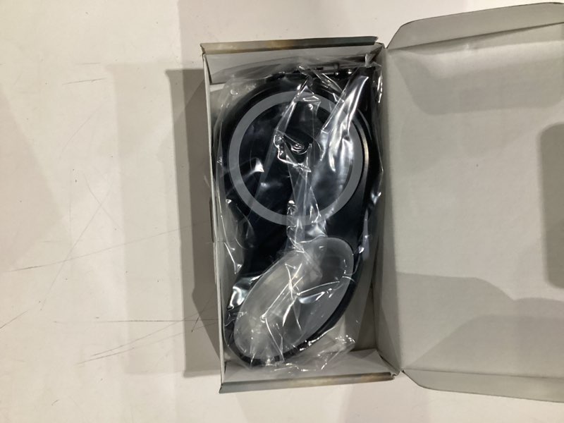 Condition photo showing Good Condition for 26ft retractable dog leash, heavy duty great leash for dog up to 110 lbs, anti-slip rubberized handle, one-handed brake, strong nylon tape, tangle free(large size).