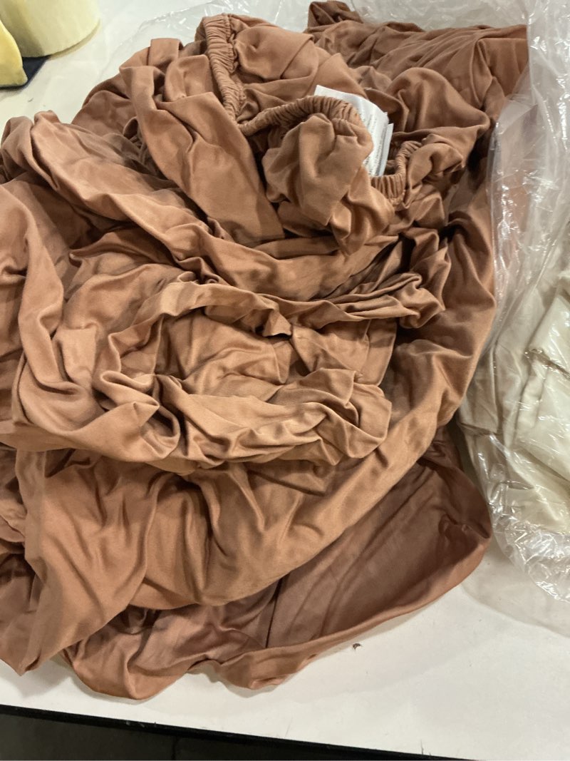 Condition photo showing Good Condition for bamboo fitted sheet set, queen, clay
