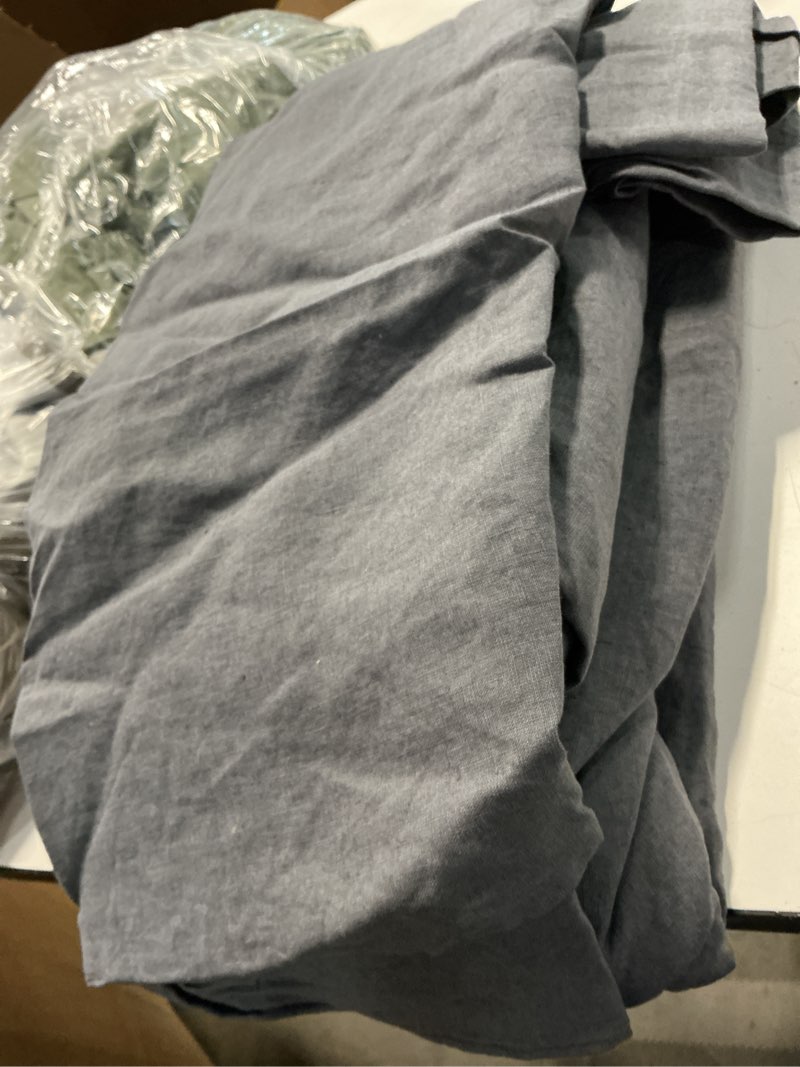 Condition photo showing Good Condition for european linen sheet set