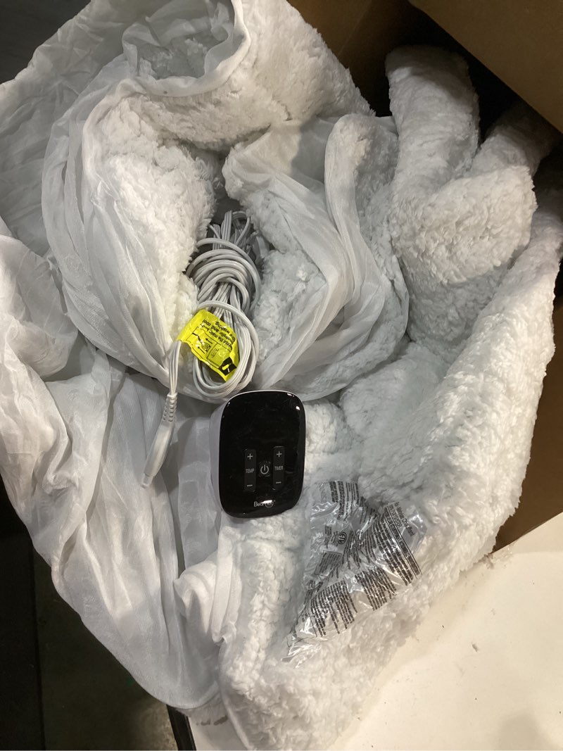 Condition photo showing Good Condition for bearhug heated blanket king size, 100"x90" dual control electric blanket with 10 heat levels & 1-12h auto off, white floral faux fur & sherpa bed warmer for couples, etl certified, machine washable