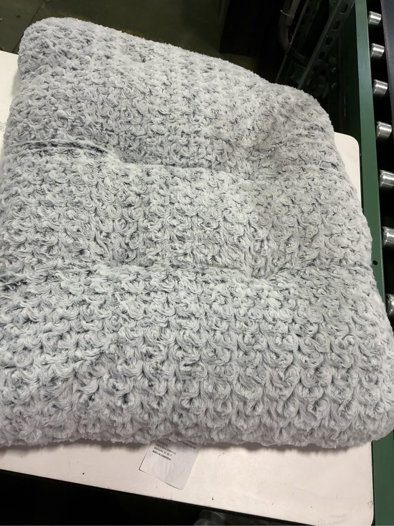 Condition photo showing Good Condition for Heart & herd gray grate dog bed medium 