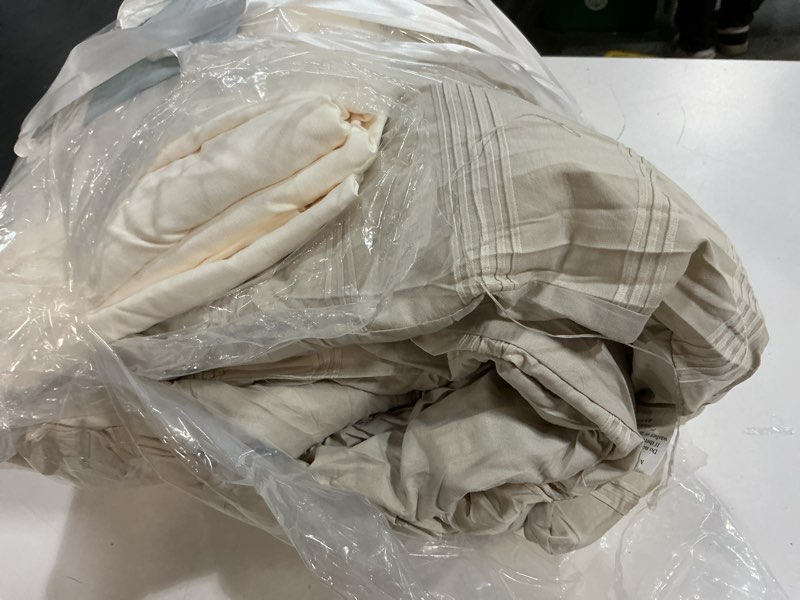 Condition photo showing Good Condition for Madison Park Essentials Striped Comforter Set Cal King, 7 Pieces Modern Minimalist Jacquard Bedding Set for All Season, Bed in A Bag with Sheet Set and Soft Brushed Reverse, Lightweight Neutral California King Neutral