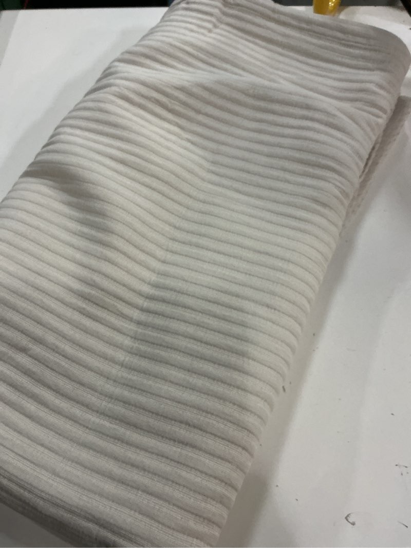 Condition photo showing Good Condition for quince, organic cotton matelasse coverlet /full-queen/sand