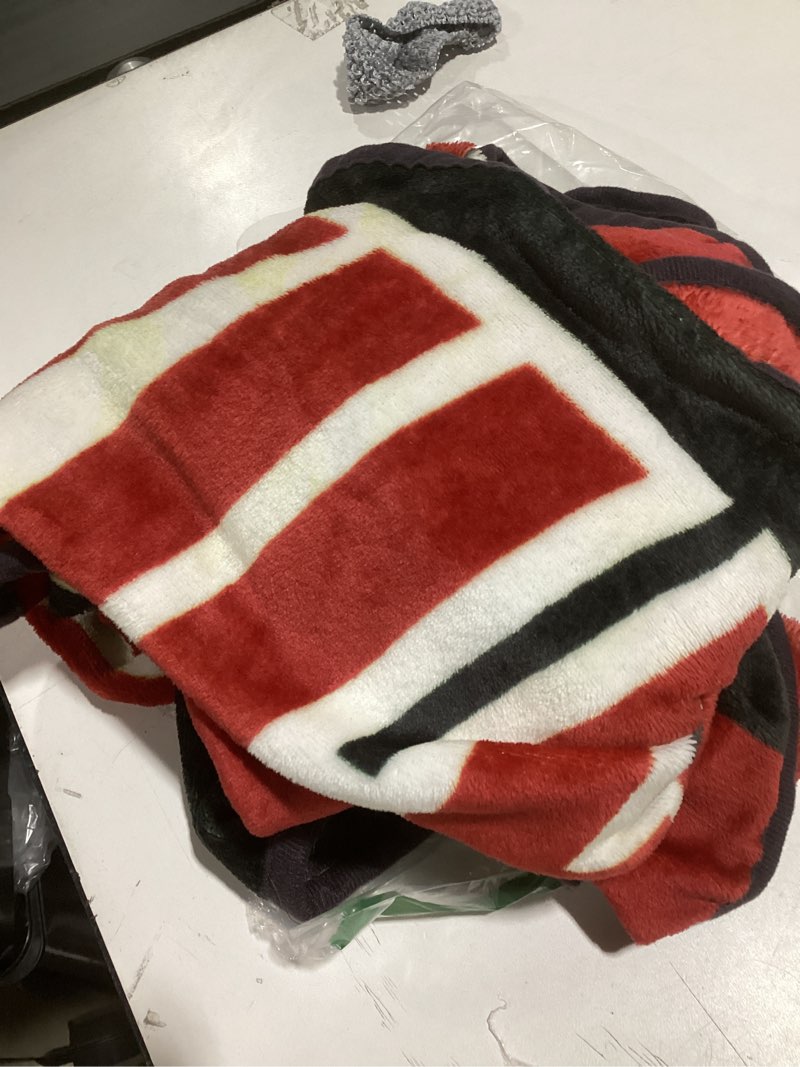 Condition photo showing Good Condition for Pegasus Sports NCAA Endzone Ultra Soft Tailgate Throw Louisville Cardinals 50" x 60"