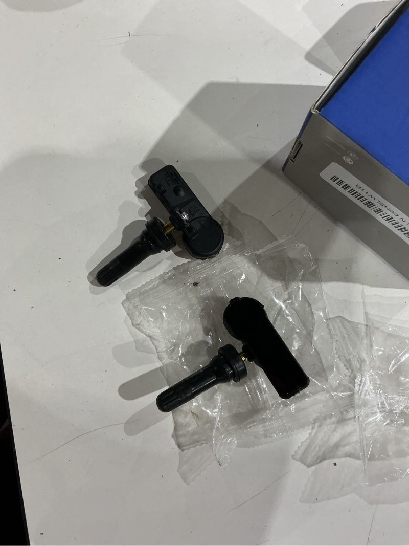 Condition photo showing As Is for only 2 pcs)))tpms sensor,4pcs 433mhz tire pressure monitor sensors compatible with chevy cadillac buick gmc replace oe# 13598773,13516165 4 pcs