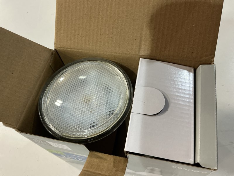 Condition photo showing Good Condition for ge classic 2-pack 75 w equivalent dimmable daylight par30 longneck led light fixture light bulbs