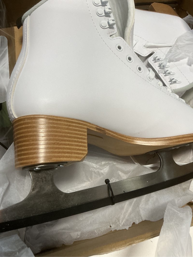 Condition photo showing Good Condition for jackson classic 200/500 womens/girls figure ice skates