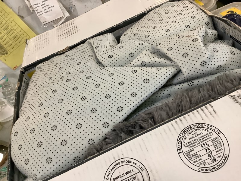 https://lotting-media.assets.bidfta.com/lotting_cf79a656-36ce-40fa-a02c-e273fad8b2b9