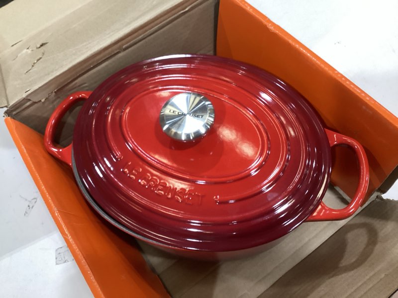 Condition photo showing Good Condition for emile henry flame round stewpot dutch oven, 4.2 quart, burgundy burgundy 4.2 quart