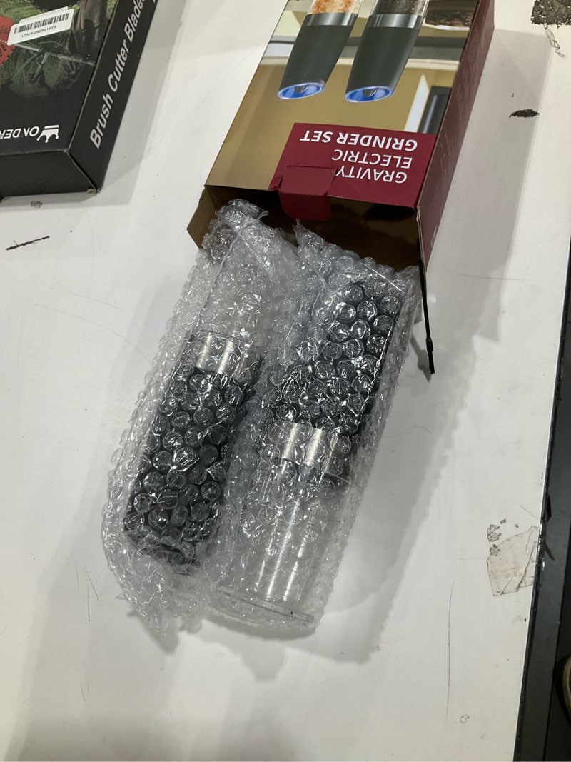 Condition photo showing Good Condition for circle joy gravity electric salt and pepper grinder set automatic salt and pepper grinder set with led light, battery operated, adjustable coarseness, large capacity, for home kitchen bbq battery/black set