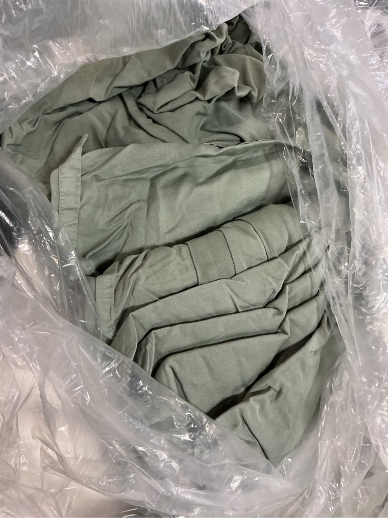 Condition photo showing Good Condition for bamboo sheet set, queen, eucalyptus
